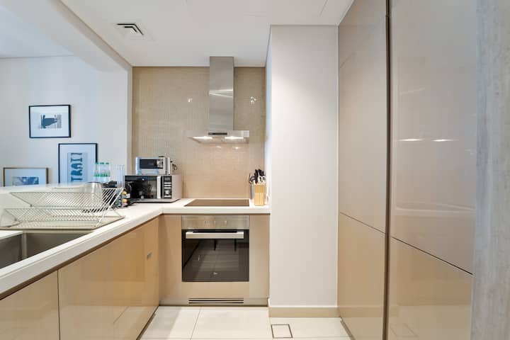 Full kitchen, High-Rise Living | Paramount Tower | 1 bedroom
